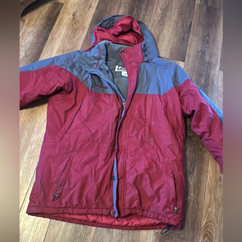 Mens Columbia winter coat size Large- red and grey heavy weight